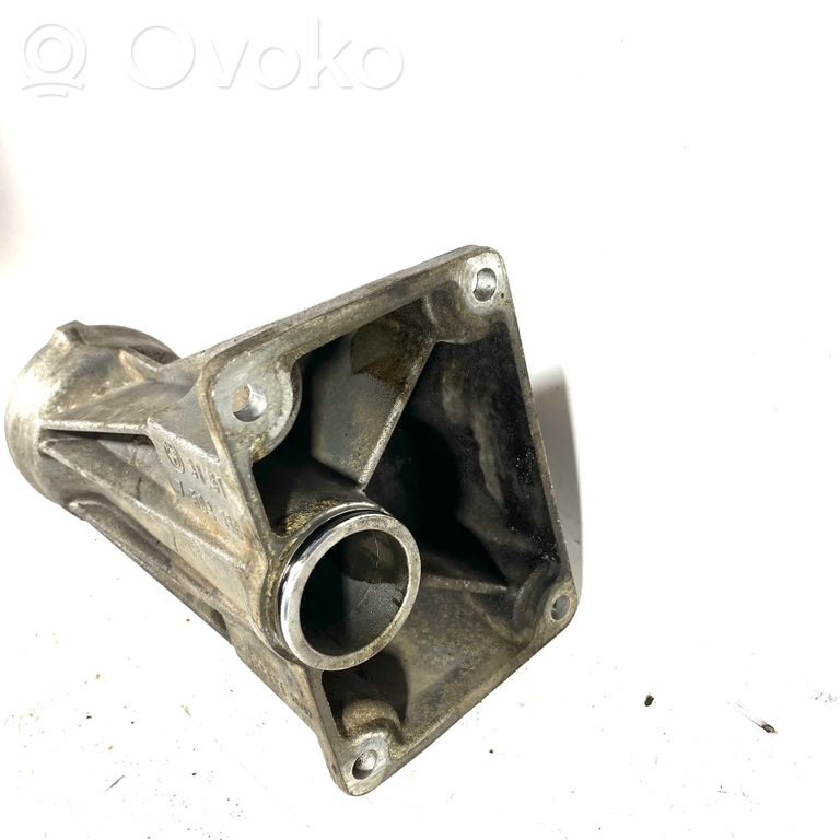 Pusass sakabes gultņa stiprinājums