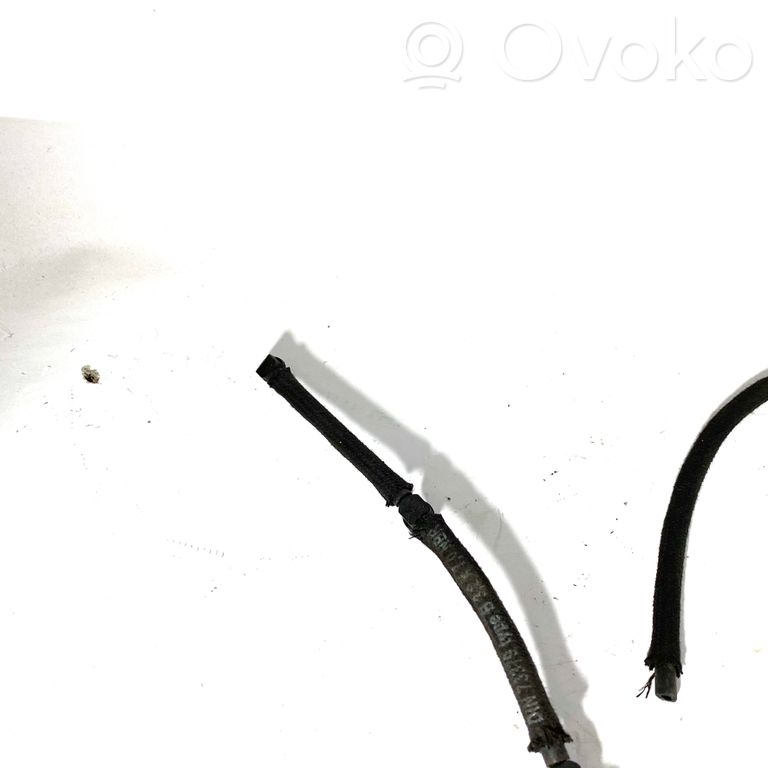 Degvielas caurulīte (-es)