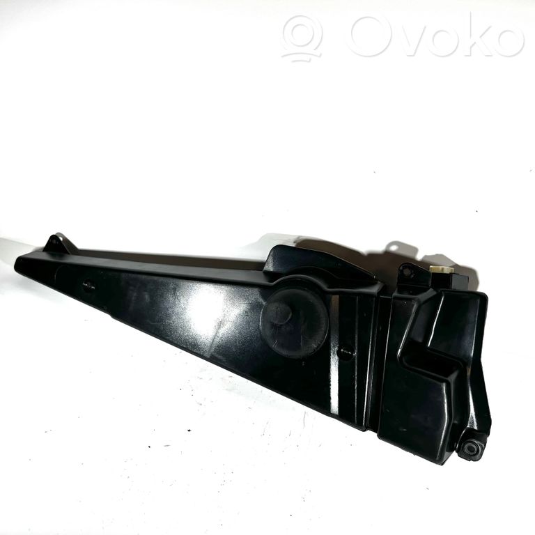 Speaker(s) in front door