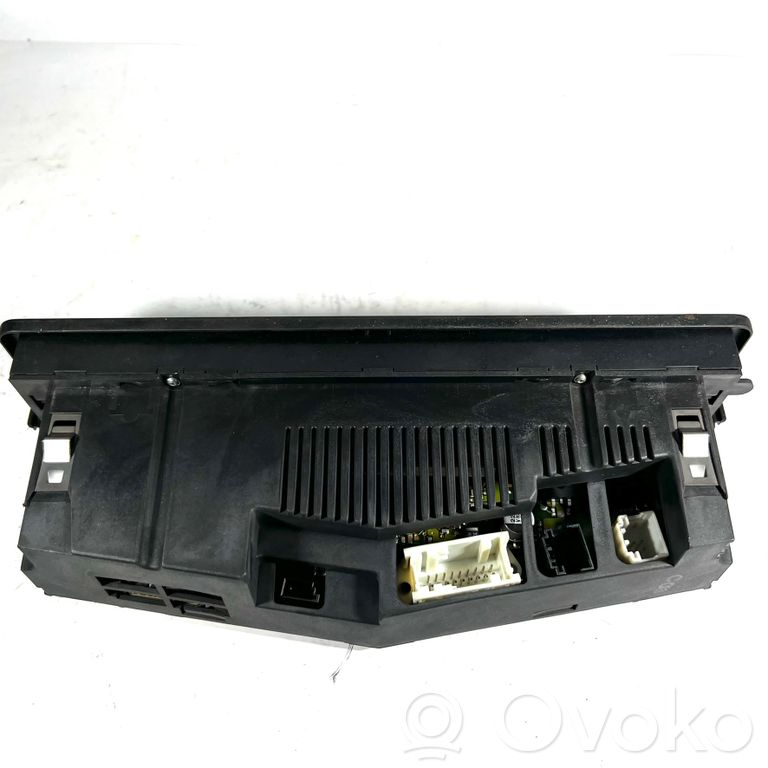 Air conditioning / climate control / interior heating control unit (in the passenger compartment)