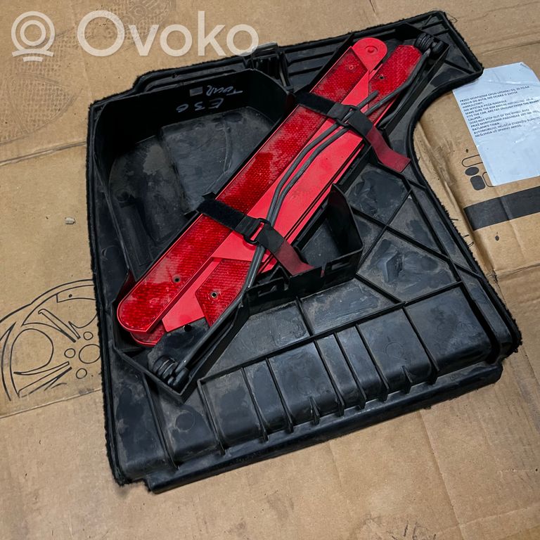 Bagāžnieka sānu apakšējās apdares panelis