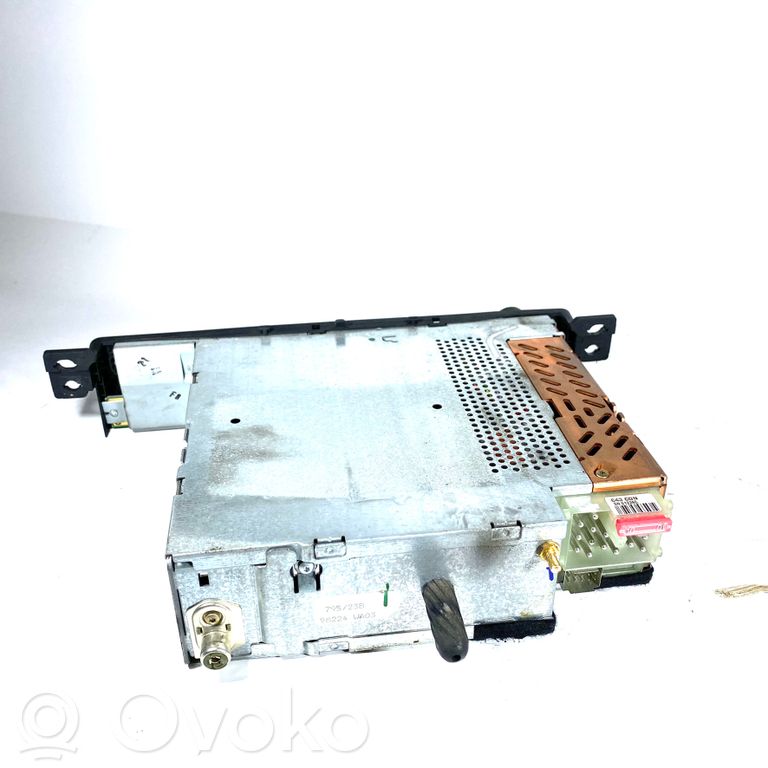 Radio / CD/DVD atskaņotājs / navigācija