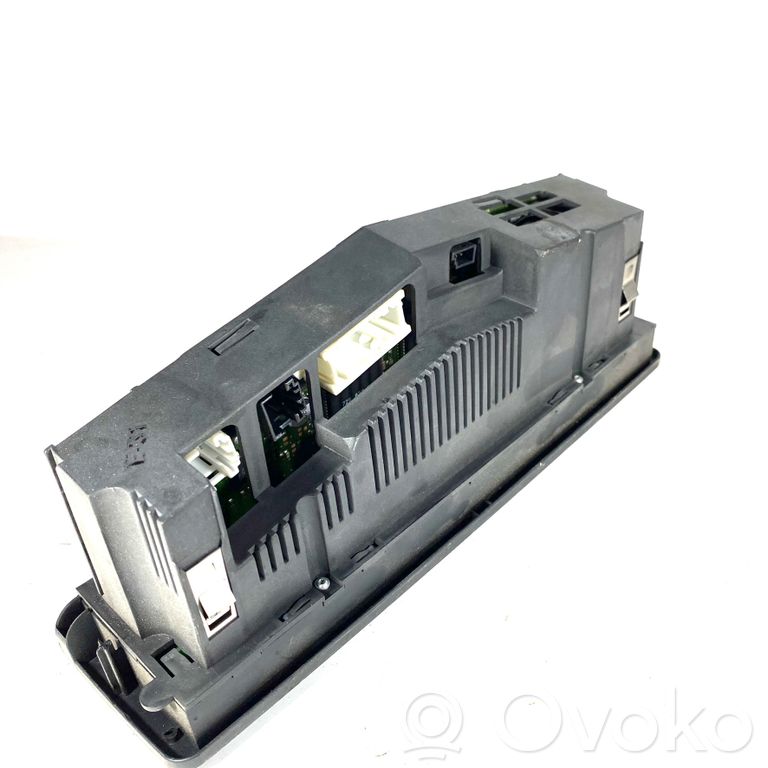 Air conditioning / climate control / interior heating control unit (in the passenger compartment)