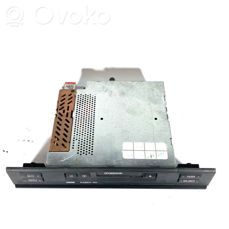 Radio / CD/DVD atskaņotājs / navigācija