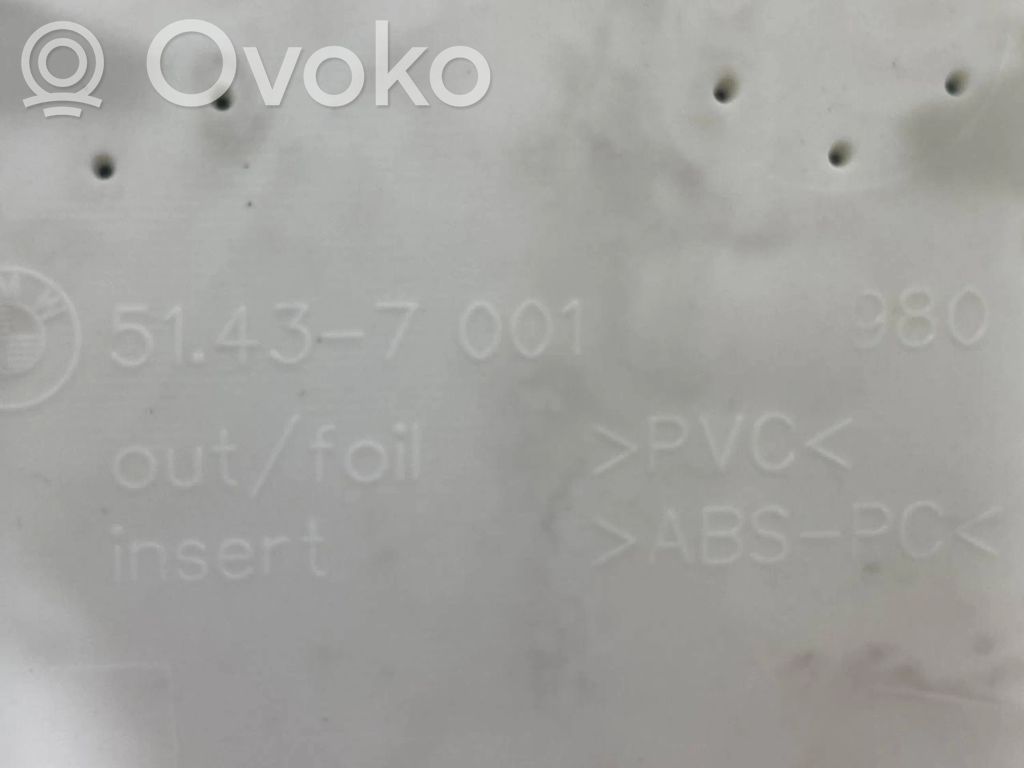 (B) statņa dekoratīvā apdare (augšdaļa)