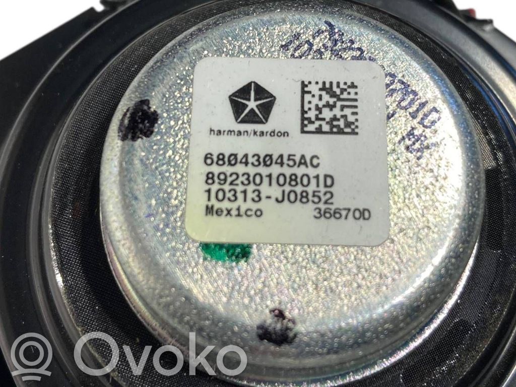 Skaļrunis (-i) priekšējās durvīs