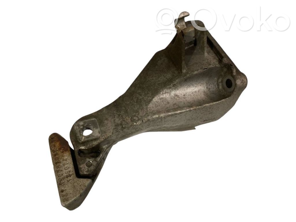Engine mounting bracket