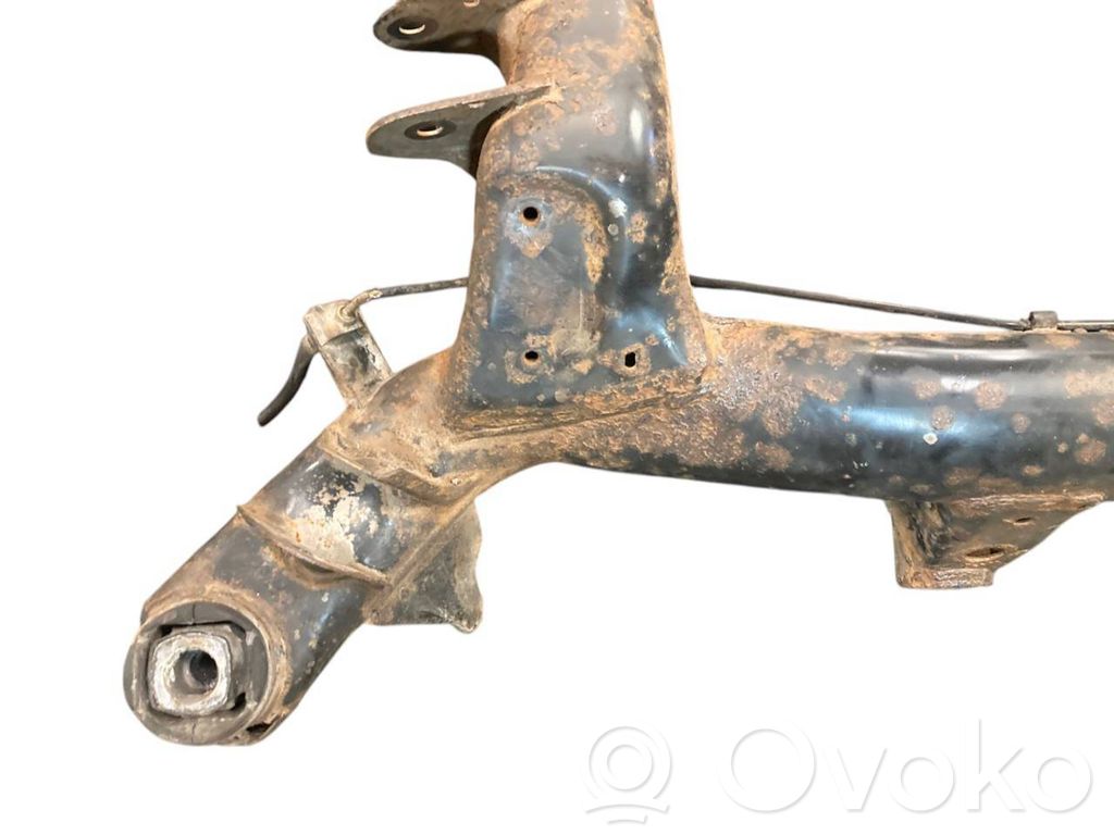 Pusrāmis aizmugurējais / priekšējais