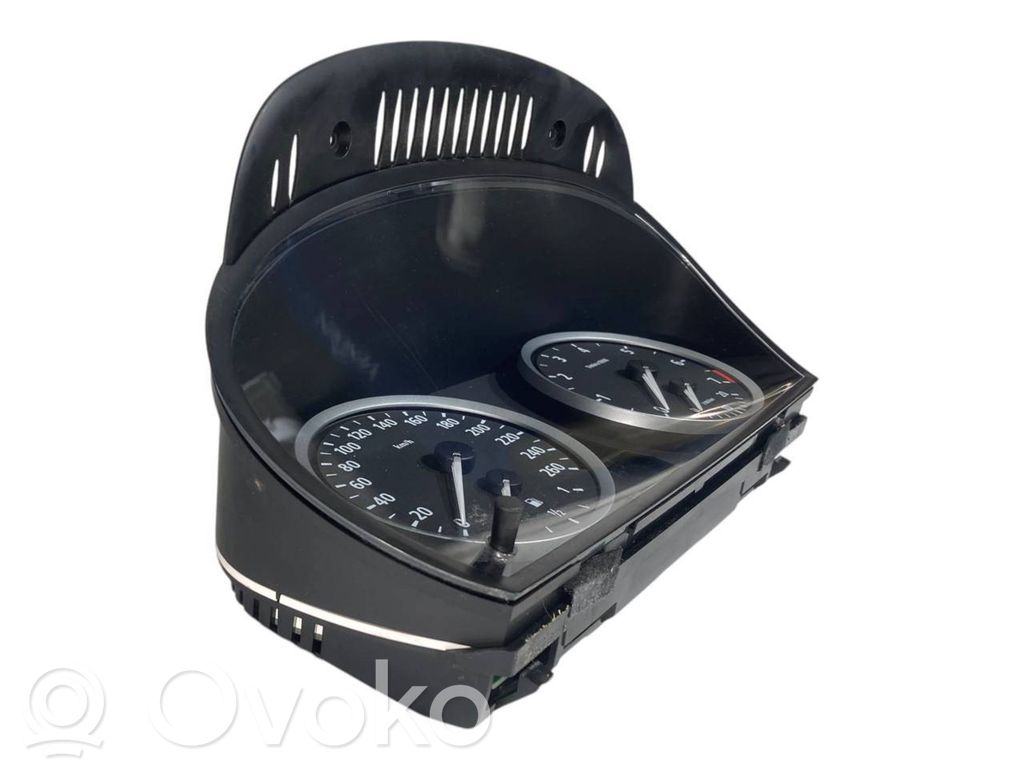 Speedometer (in the instrument panel)