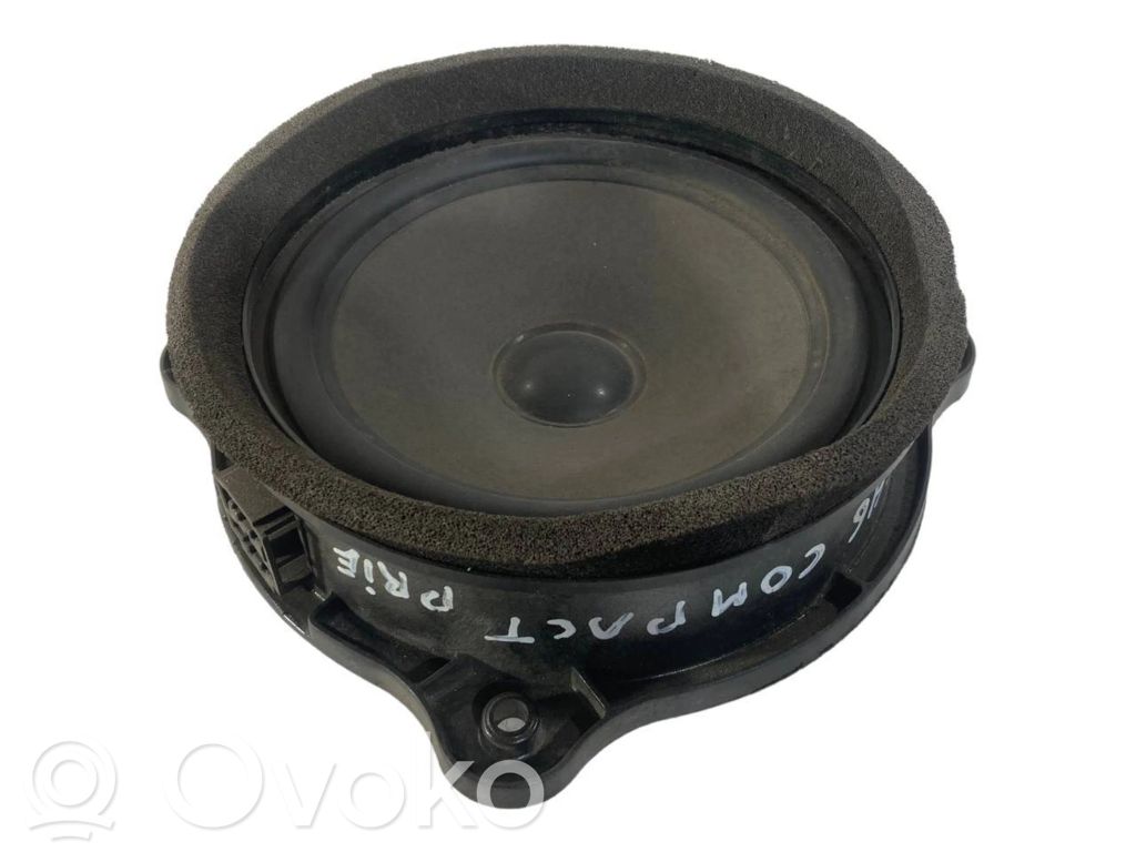 Speaker(s) in front door