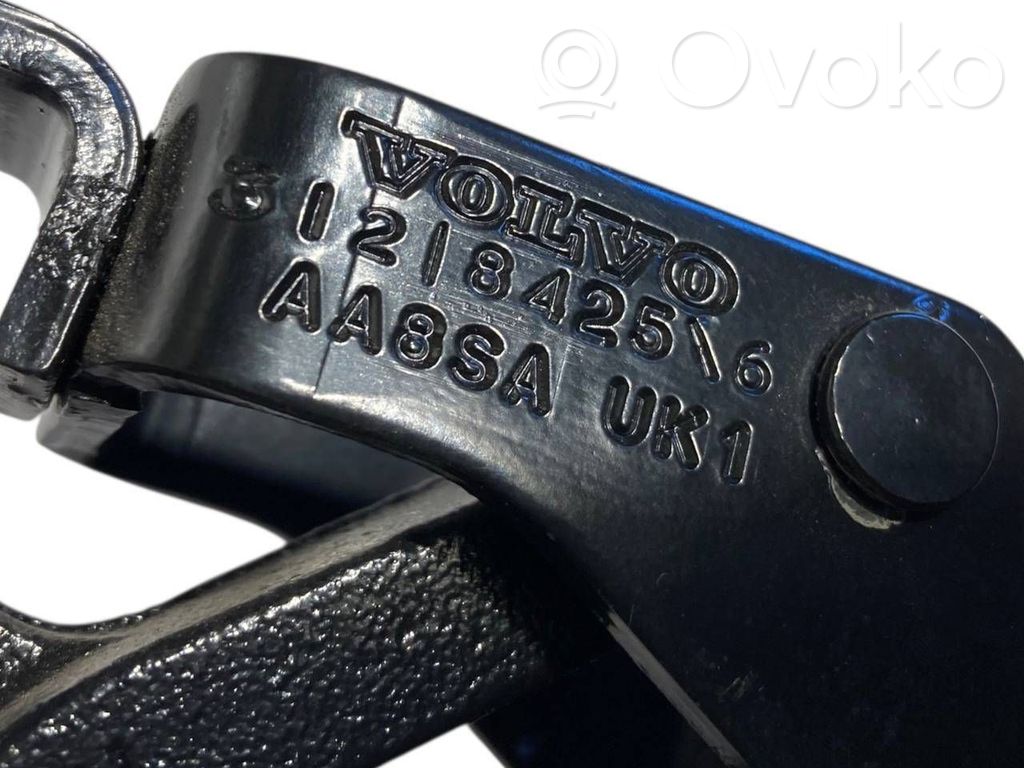 Aizmugurējā pārsega eņģe (-ess)