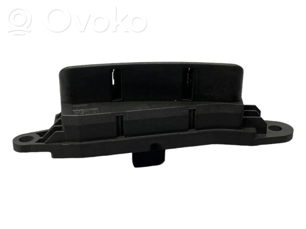 Steering wheel buttons/switches
