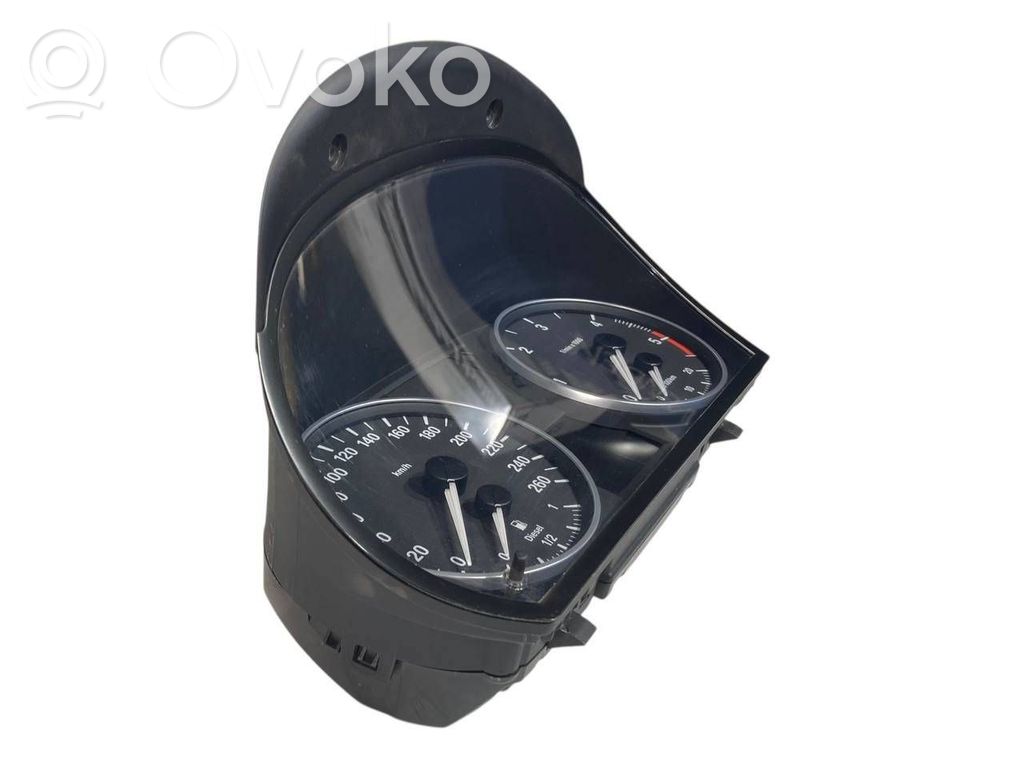 Speedometer (in the instrument panel)