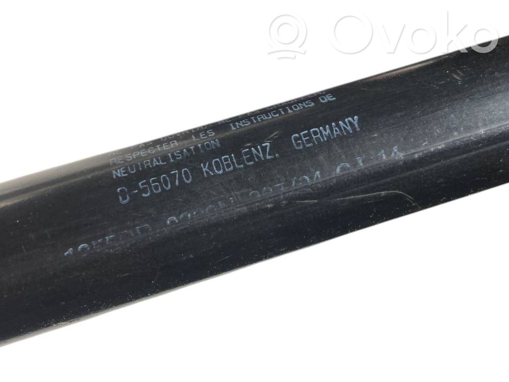 Dzinēja pārsega amortizators