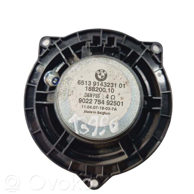 Speaker(s) in the rear door