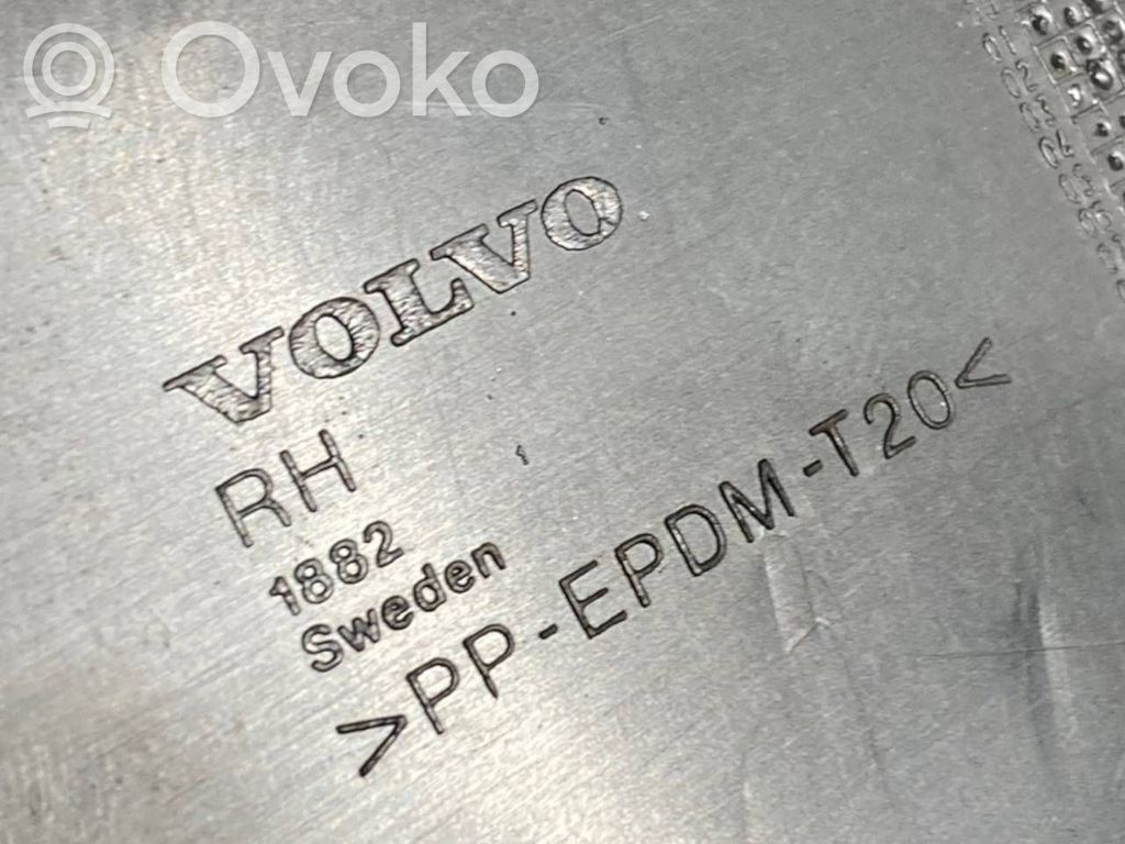 Bagāžnieka sānu apakšējās apdares panelis