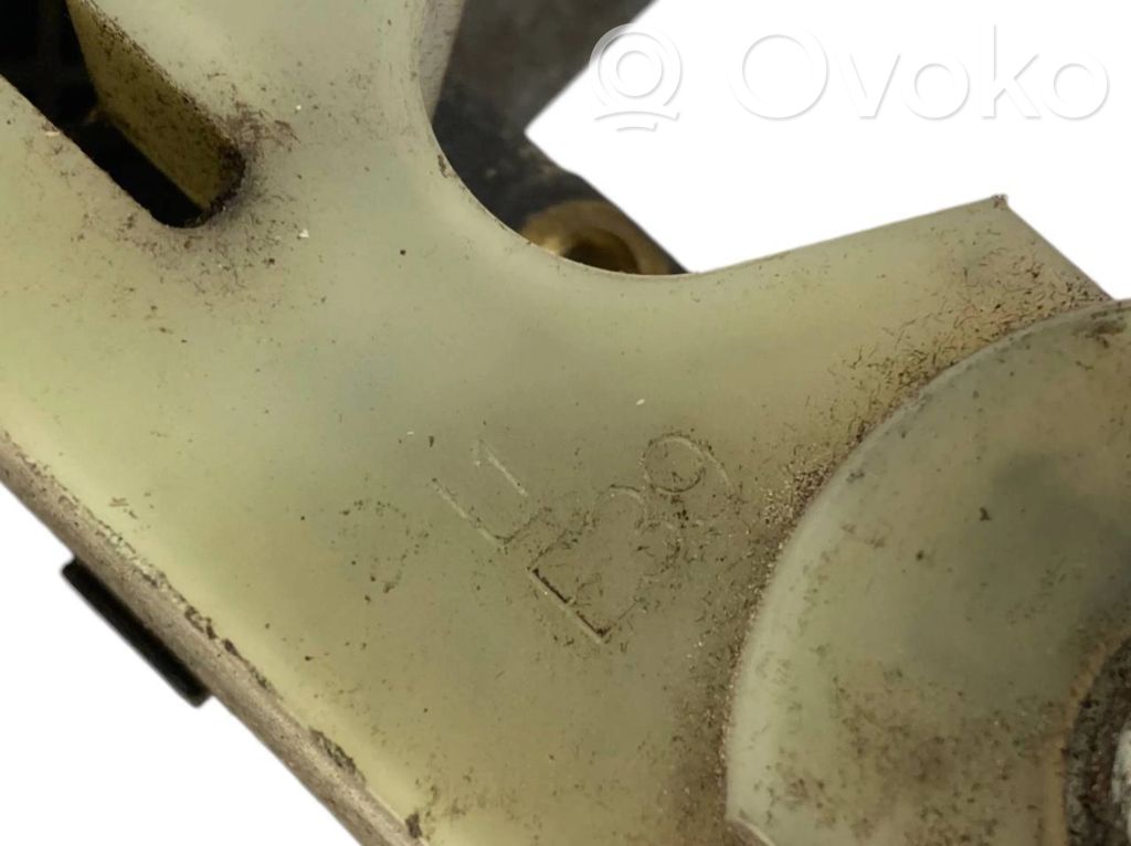 Priekšpusē turētājs / kronšteins ārējam atvēršanas rokturim