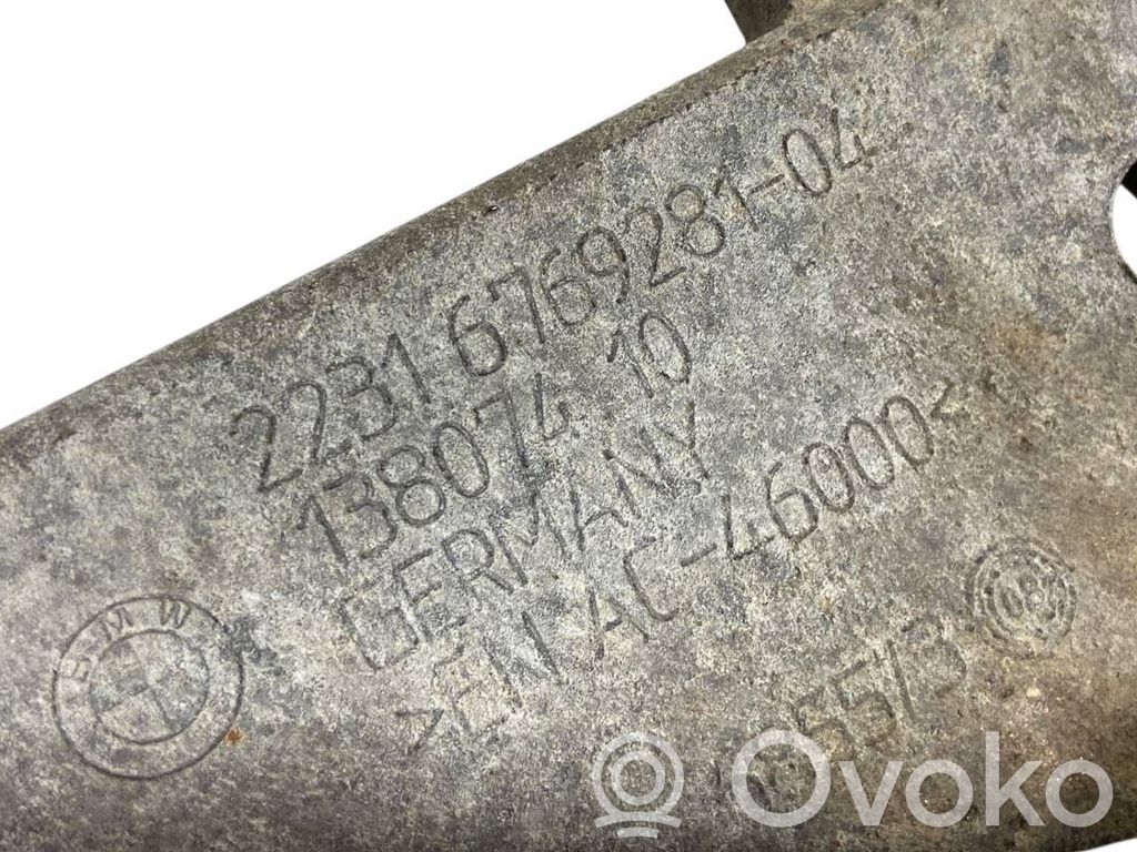 Pārnesumkārbas stiprinājuma kronšteins