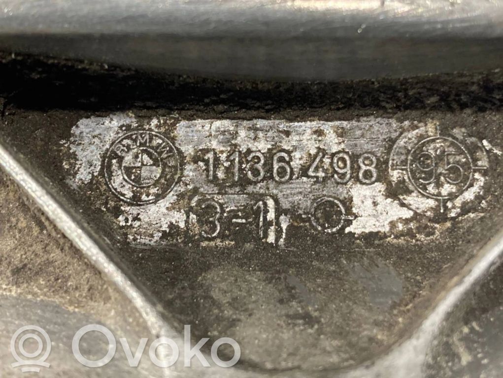 Transmission mounting bracket