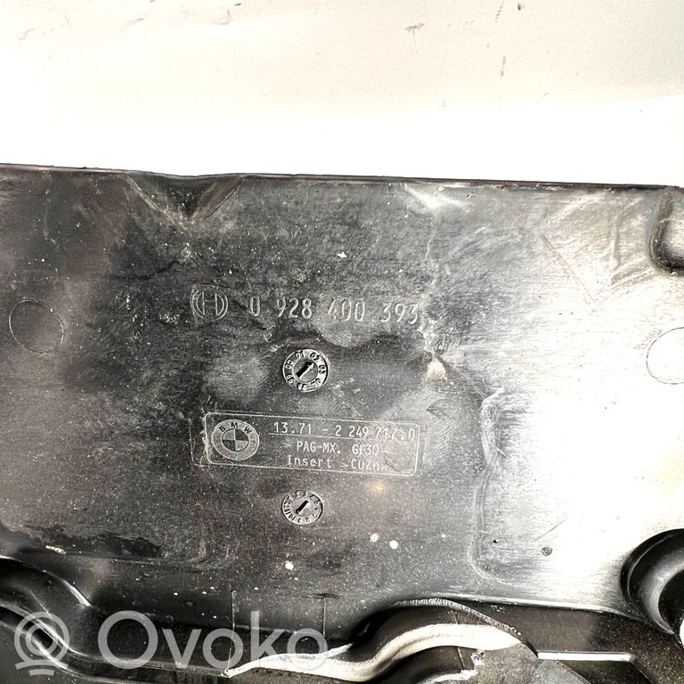 Engine cover (decorative trim)
