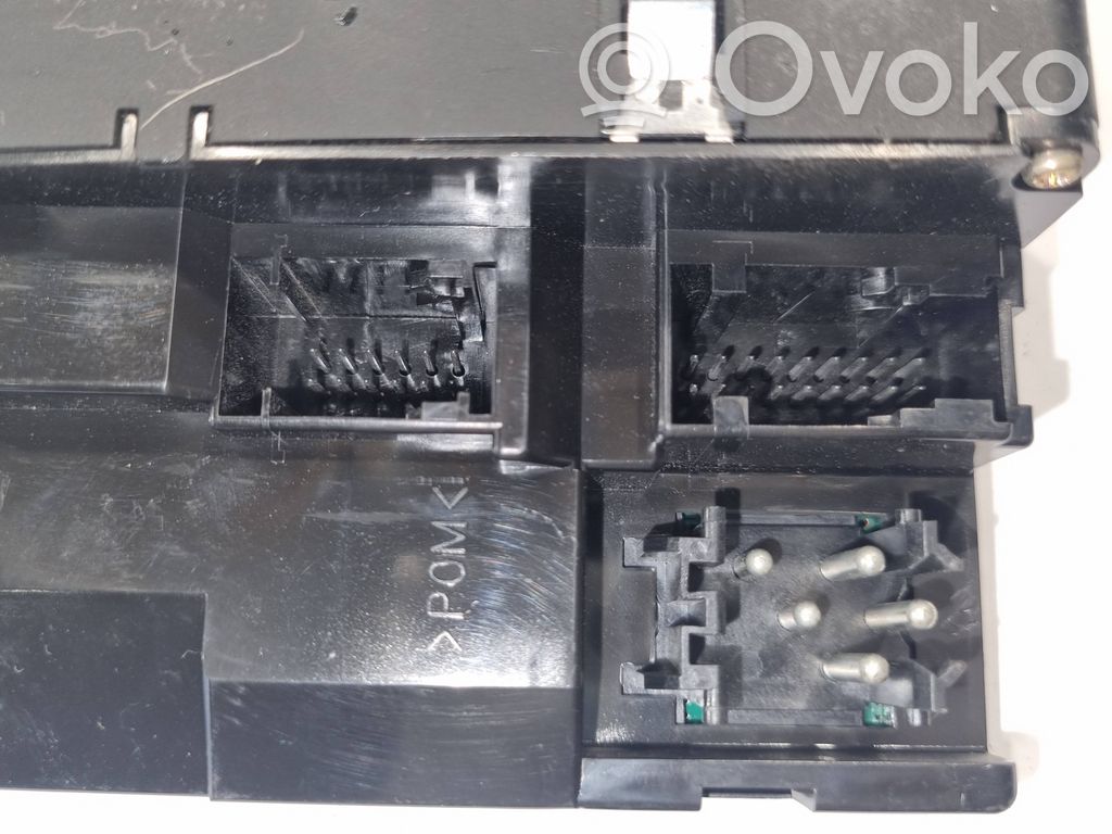 Window lift control switch(es)