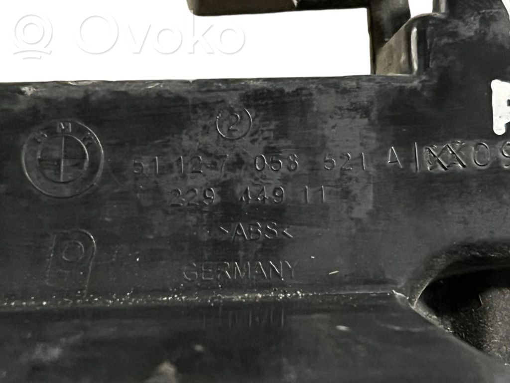 Rear bumper mounting bracket