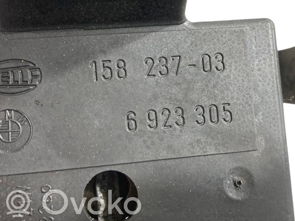 Aizmugures spuldzes vāka turētājs