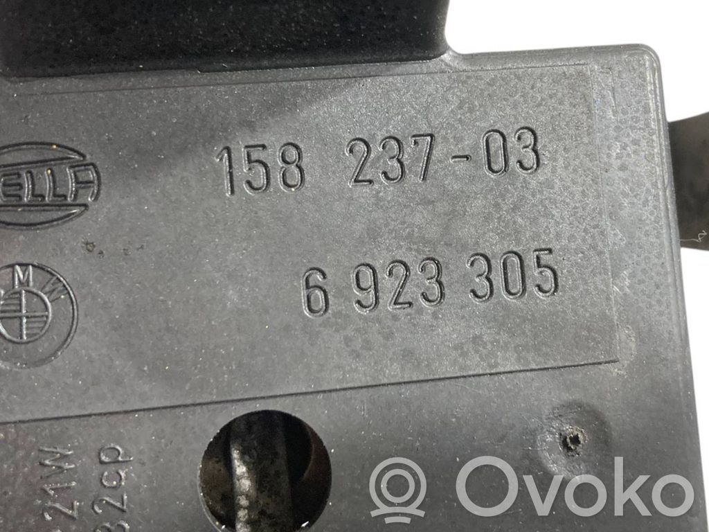 Держатель крышки заднего фонаря