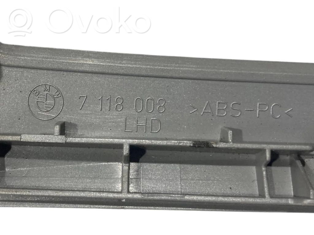 Ātrumu pārslēgšanas sviras dekoratīvā apdare (plastmasas)