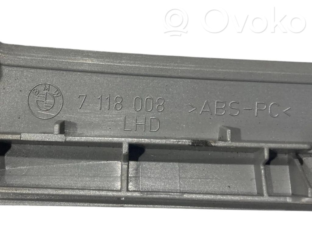 Ātrumu pārslēgšanas sviras dekoratīvā apdare (plastmasas)