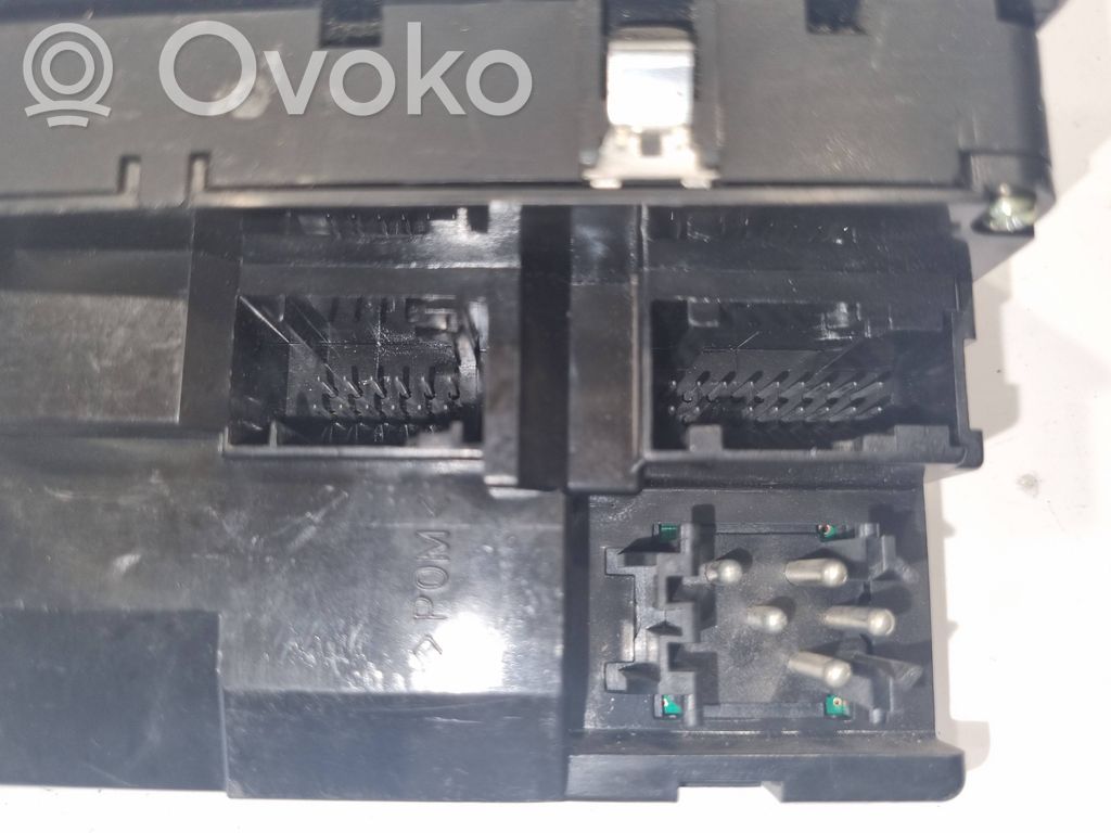 Window lift control switch(es)