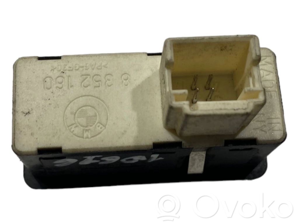 Seat adjustment switch(es)