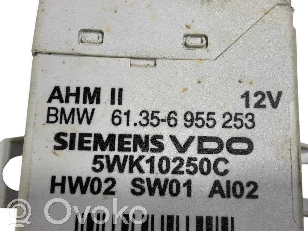 Piekabes āķa vadības bloks