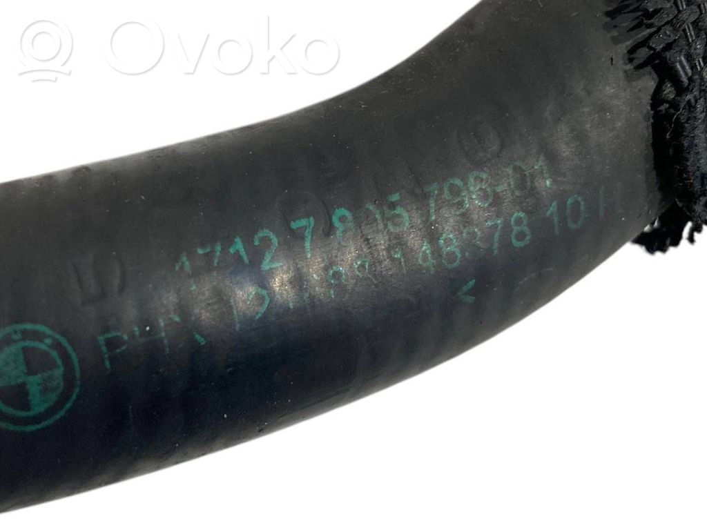 Caurulīte (-es) / šļūtene (-es)