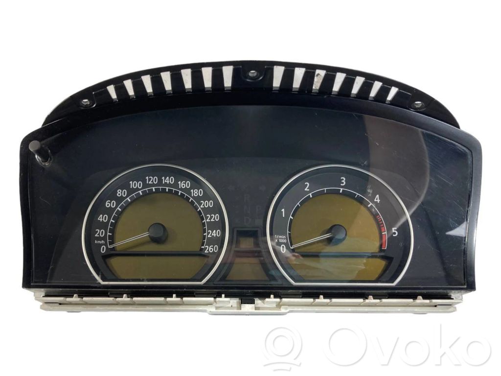 Speedometer (in the instrument panel)