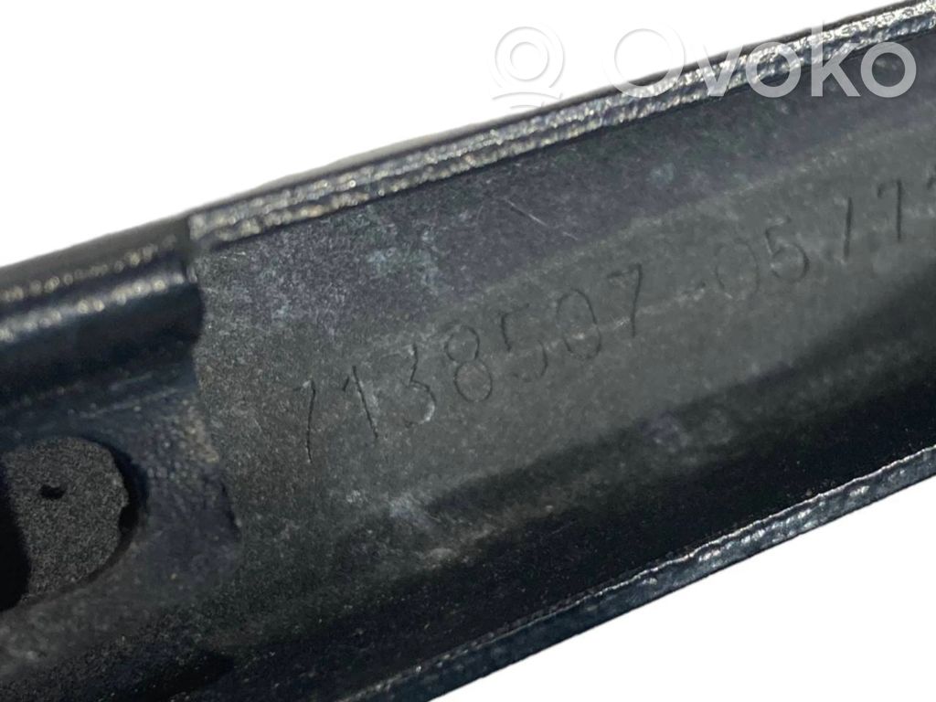 Aizmugurējā loga tīrītāja kājiņa