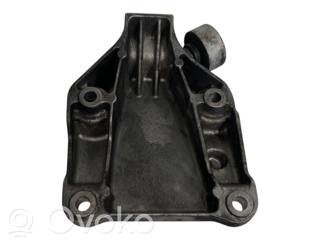 Engine mounting bracket
