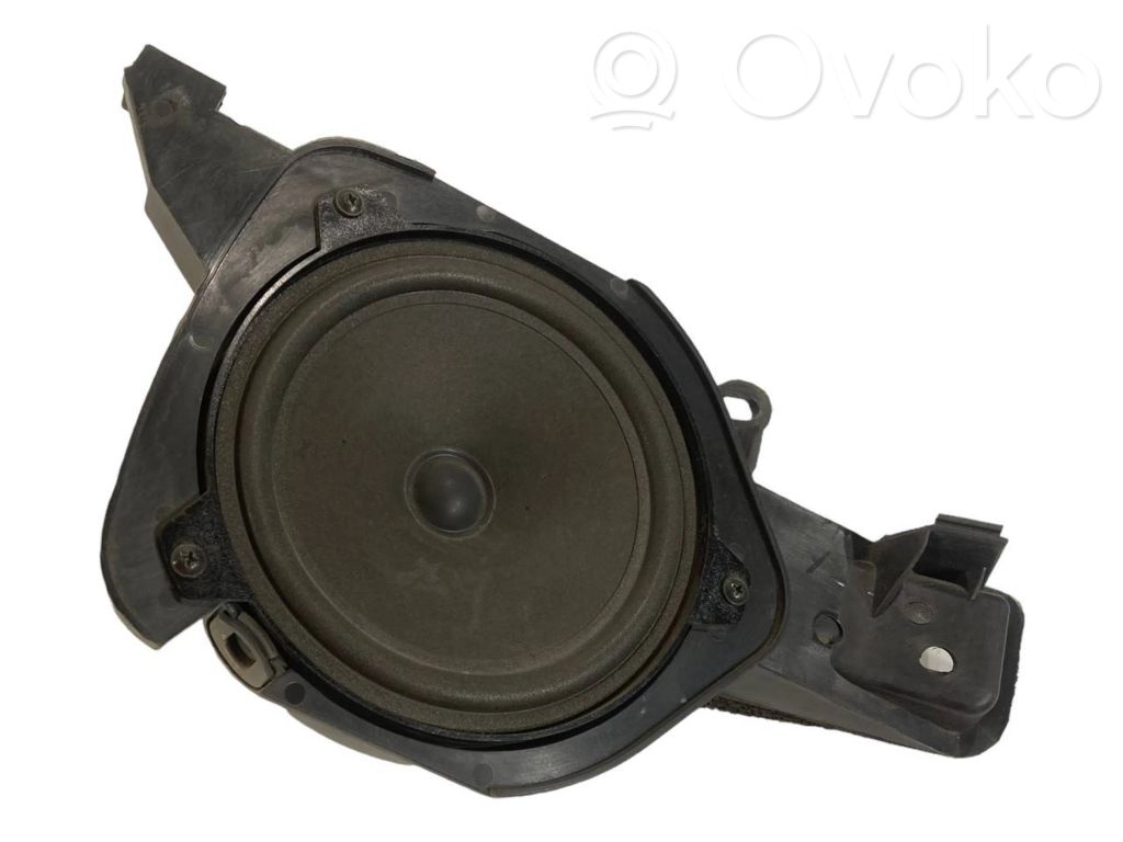 Speaker(s) in the rear window