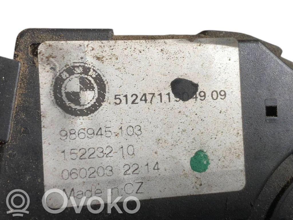 Aizmugurējā pārsega slēdzene