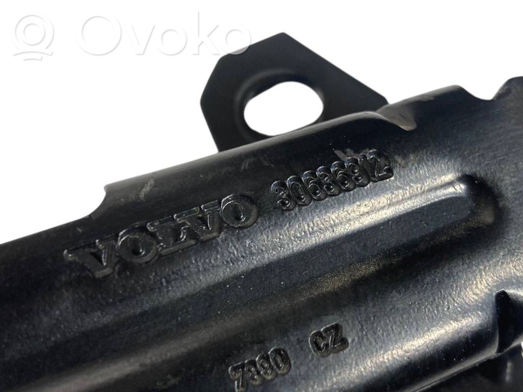 Aizmugurējā pārsega eņģe (-ess)