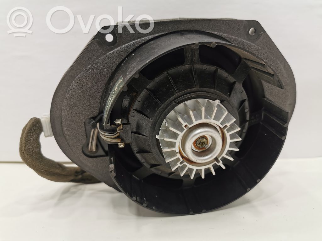 Speaker(s) in the rear door