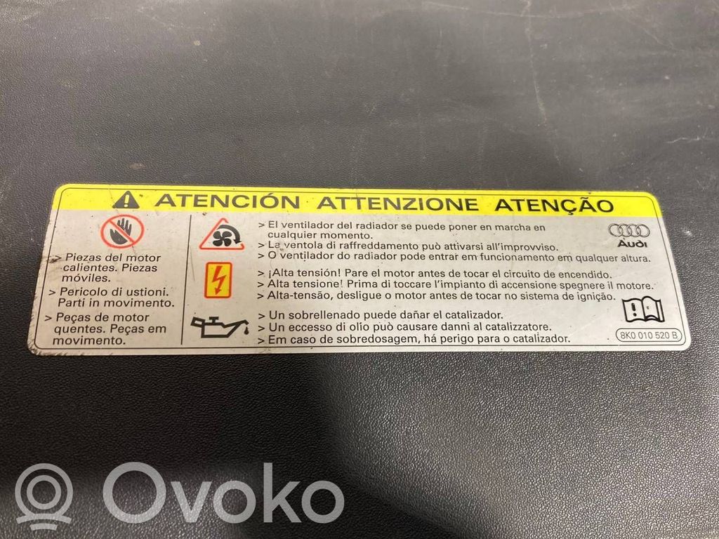 Dzinēja pārsega slēdzenes dekoratīvā apdare