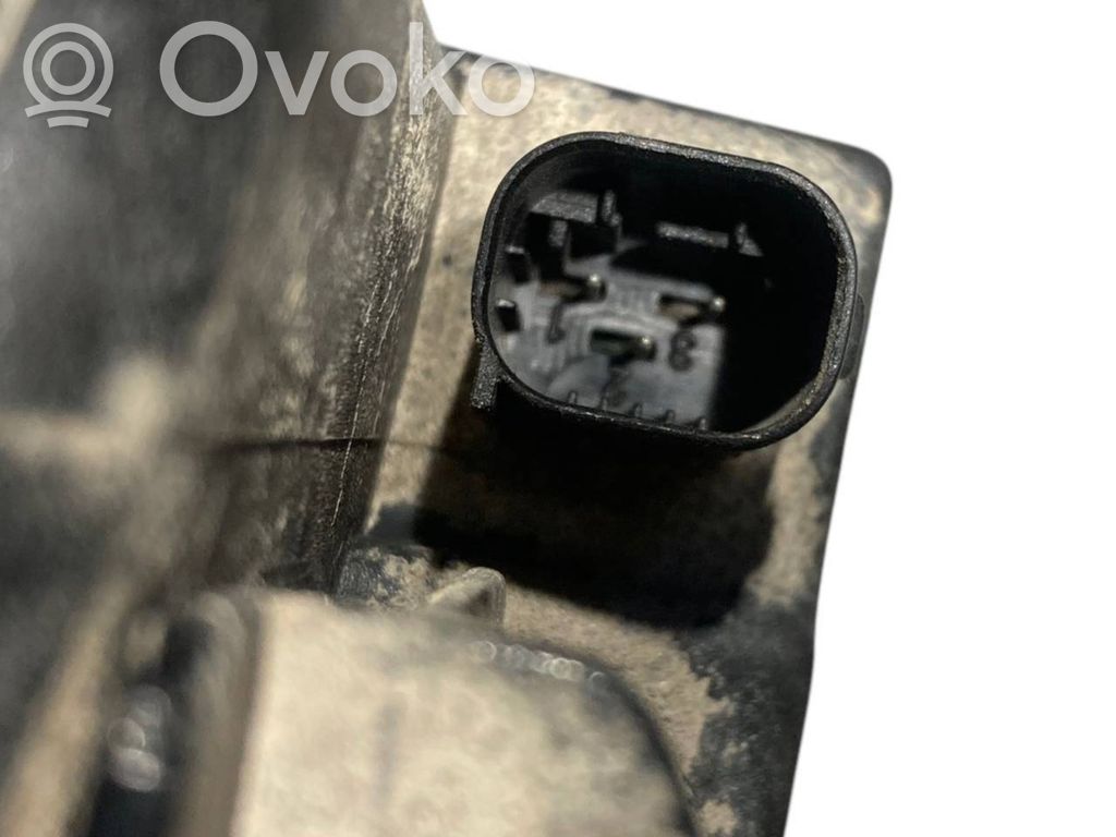 Rear bumper mounting bracket
