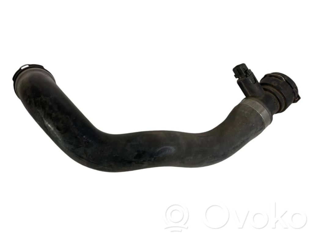 Caurulīte (-es) / šļūtene (-es)