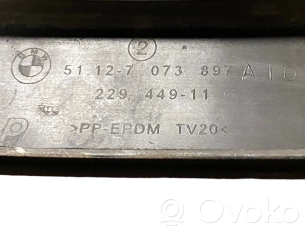 Dekoratīvās aizmugurē bampera ulikas