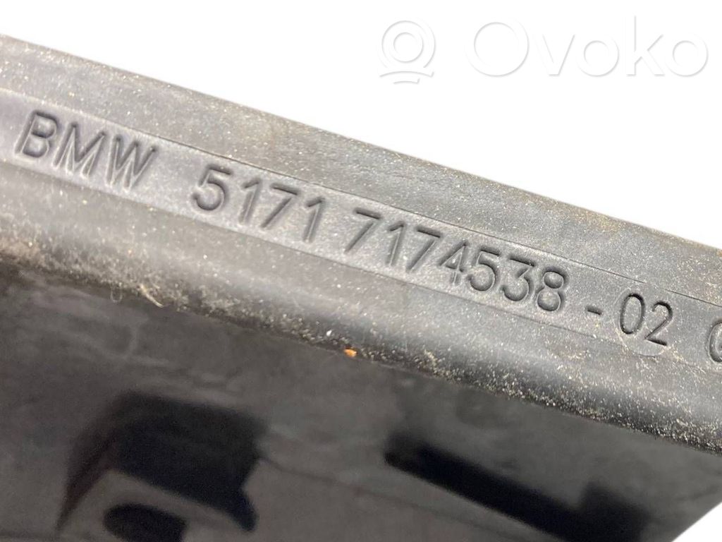 Bagāžnieka dekoratīvā apdare