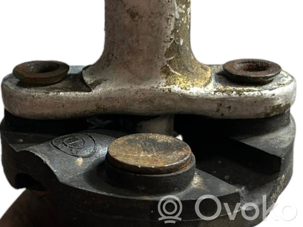 Stūresrata ass krustsavienojums