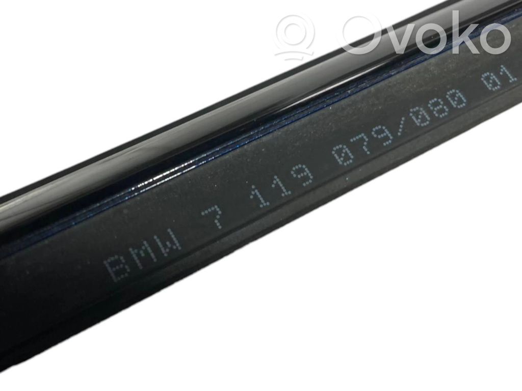 Priekšpusē durvju stikla apdare