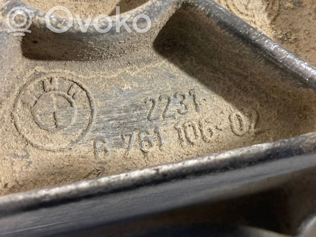 Transmission mounting bracket