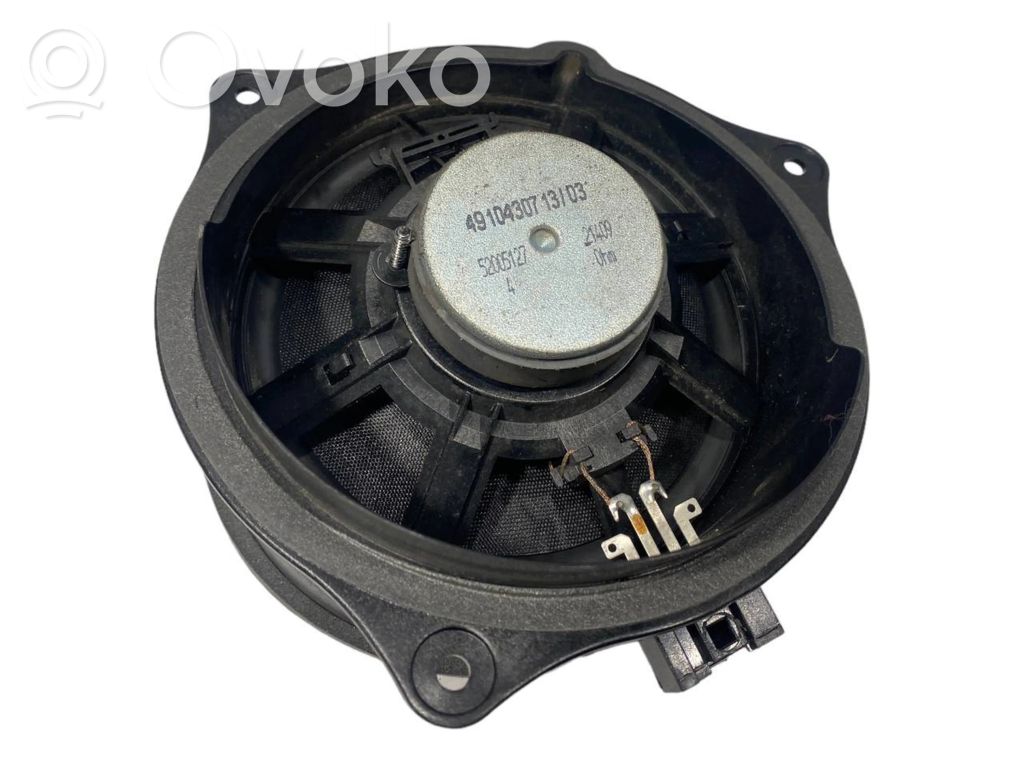 Speaker(s) in front door